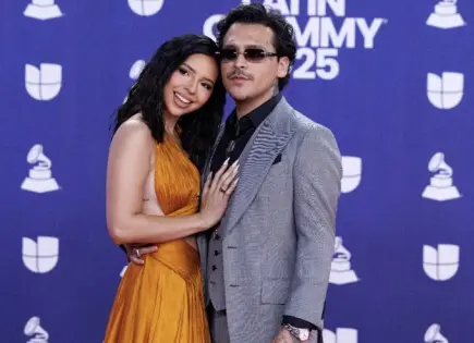 Nodal y Ángela reaparecen juntos y anuncian boda "muy mexicana"