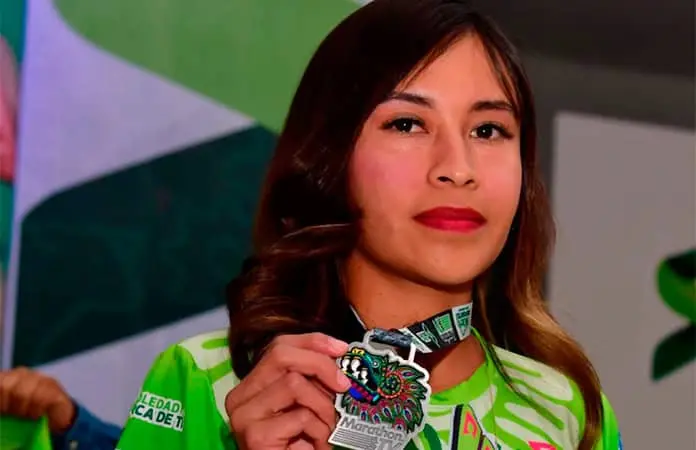 Presentaron playera y medalla de Maratón TV