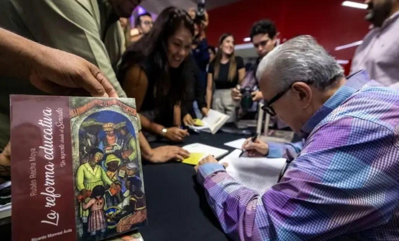 Rocha Moya presenta libro sobre reforma educativa en la FIL Culiacán
