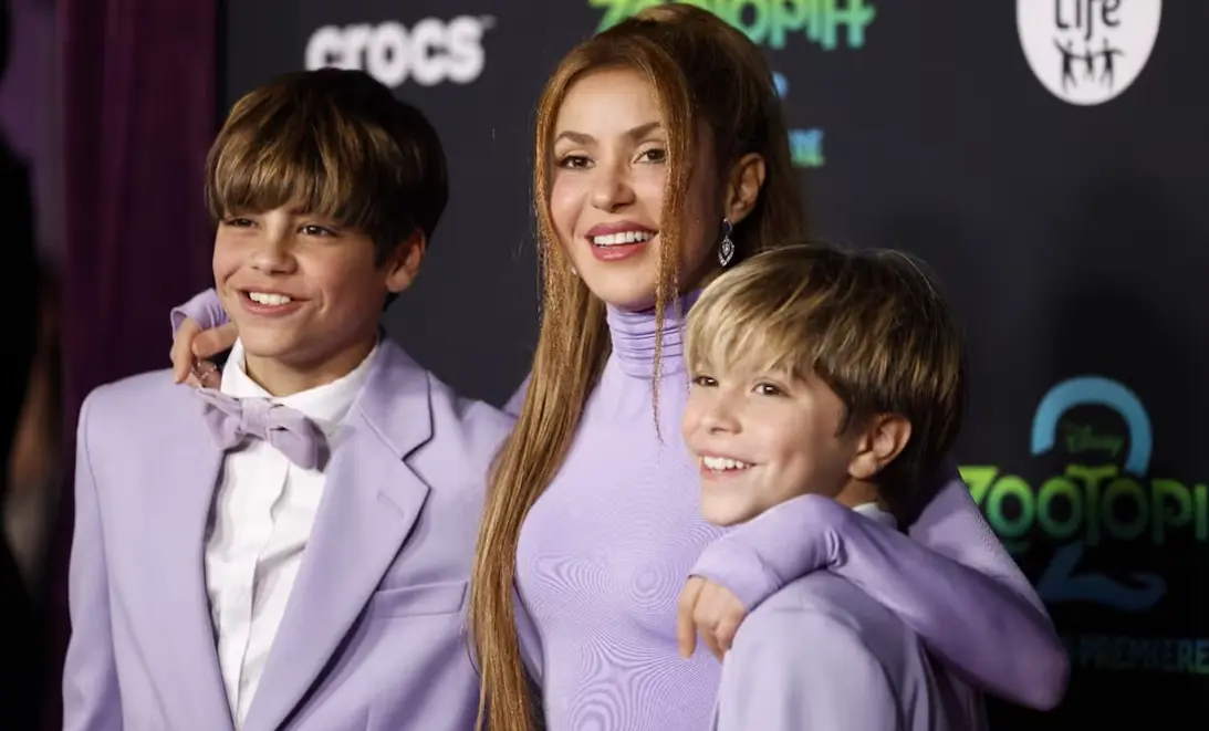 Shakira deslumbra en el estreno de "Zootopia 2" junto a sus hijos Milan y Sasha