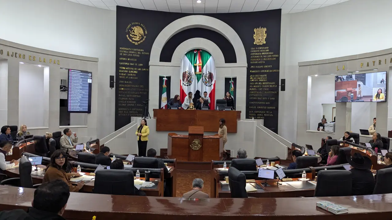 SLP aprueba castigar con prisión el uso indebido de IA; alertan riesgo de censura