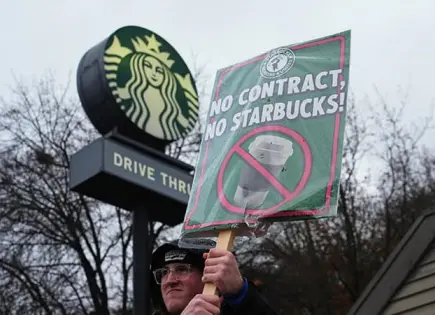 Starbucks inicia huelga en 65 tiendas Starbucks inicia huelga en 65 tiendas