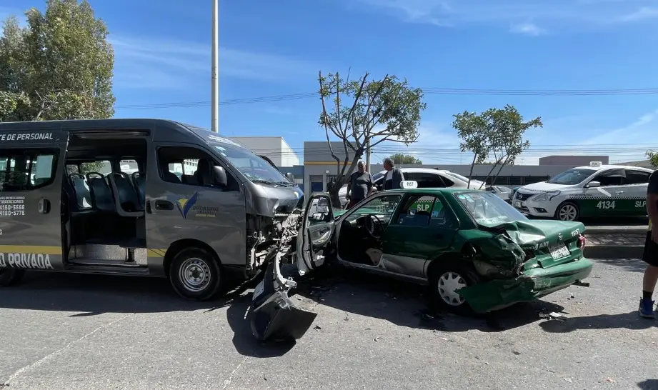 Taxista resulta lesionado tras ser chocado por camioneta de seguridad privada