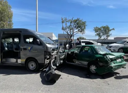 Taxista resulta lesionado tras ser chocado por camioneta de seguridad privada