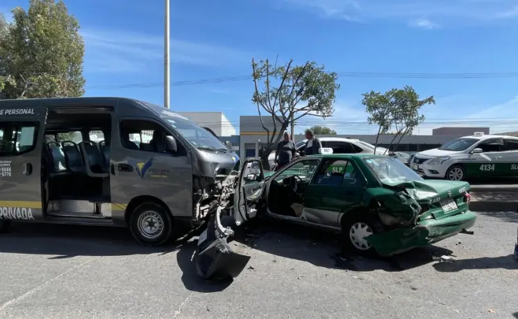 Taxista resulta lesionado tras ser chocado por camioneta de seguridad privada