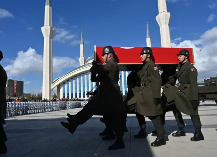 Turquía despide a 20 militares en emotivo funeral