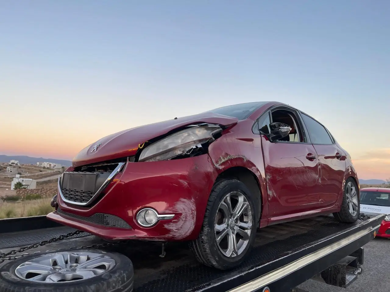 Volcadura de automóvil sin heridos en ruta alterna del Libramiento Sur