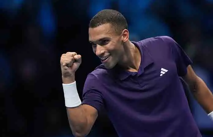 Auger-Aliassime elimina a Zverev