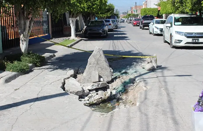 Denuncian grave riesgo por socavón en la Providencia