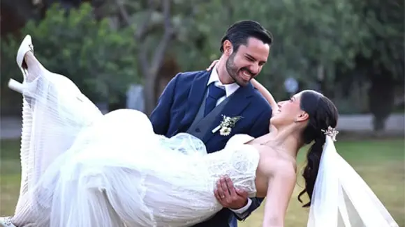 ¡ES AMOR! ¡ES AMOR!