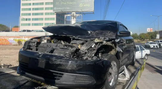 Jetta pierde el control y choca por alcance en la lateral de la 57 Jetta pierde el control y choca por alcance en la lateral de la 57