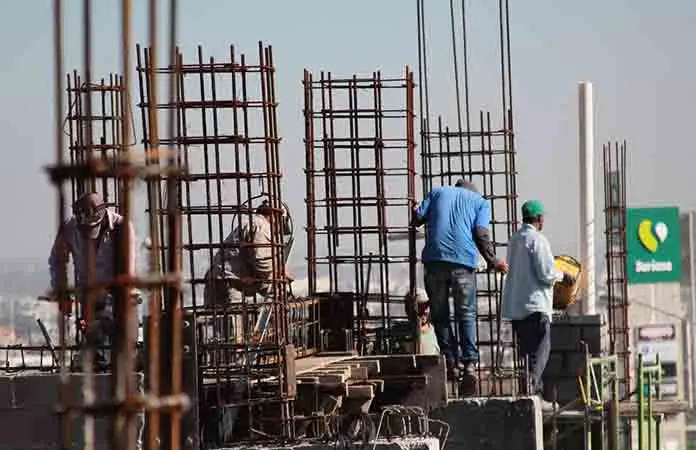 Persiste caída de empleo formal