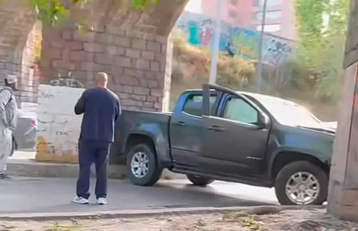 Se estampa camioneta en el puente Pedroza