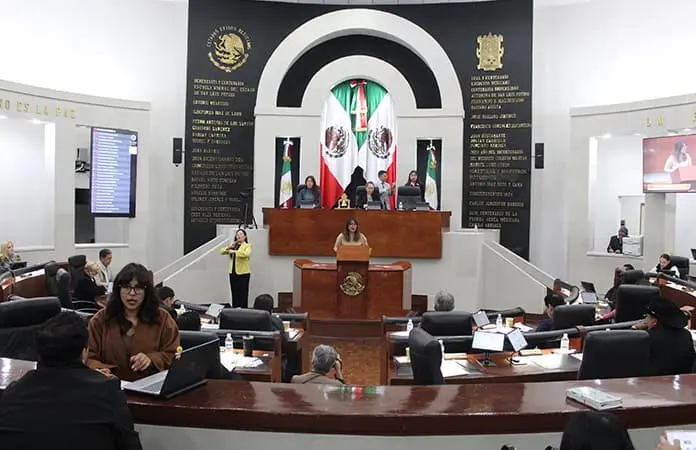 Artículo 19  desestima  penalizar el uso de la IA