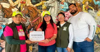 Capacitan a personal en equinoterapia