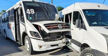 Colisión de vehículos en Ciudad Valles deja tres heridos leves