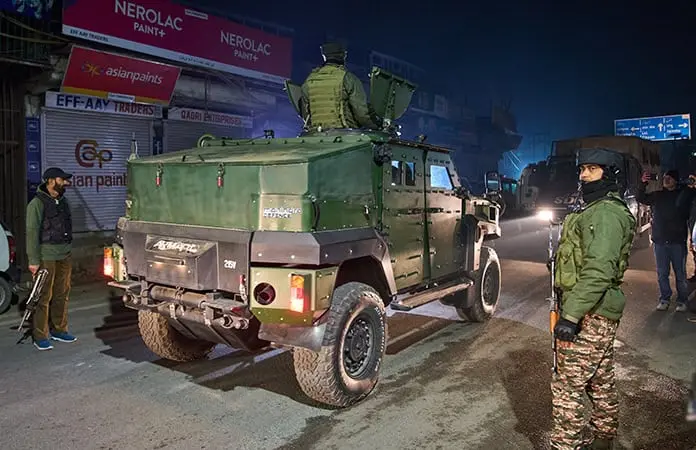 Explosión mata a 9 en una comisaría de Cachemira