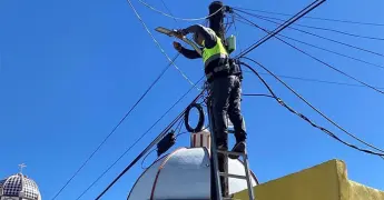 Modernizan alumbrado público en La Paz