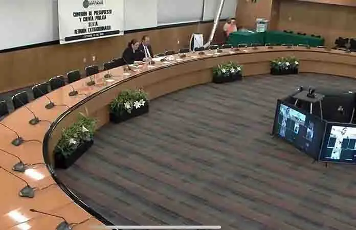 Diputados federales abusan de permisos