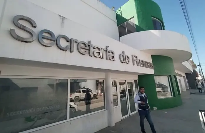 Suspenden servicios en oficinas de Gobierno