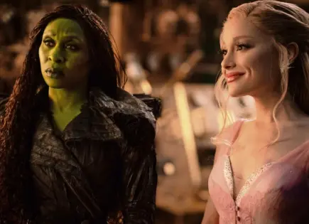 Danna Paola vuelve a Wicked y celebra la sororidad