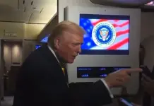Trump llama cerdita a una periodista en el del Air Force One