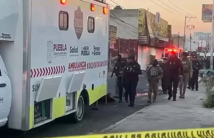 Ataca comando armado un bar