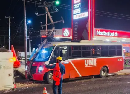 Chofer convulsiona y provoca choque con 12 lesionados en Hermosillo