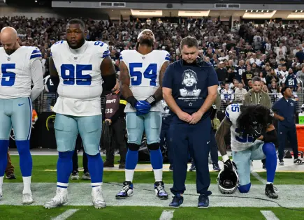 Los Cowboys rinden homenaje a Marshawn Kneeland en su camino a la postemporada