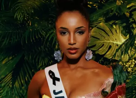 Miss Jamaica sigue en terapia intensiva tras caída en Miss Universo