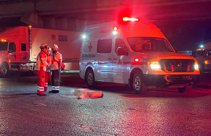 Mujer muere tras ser arrollada en la carretera 57