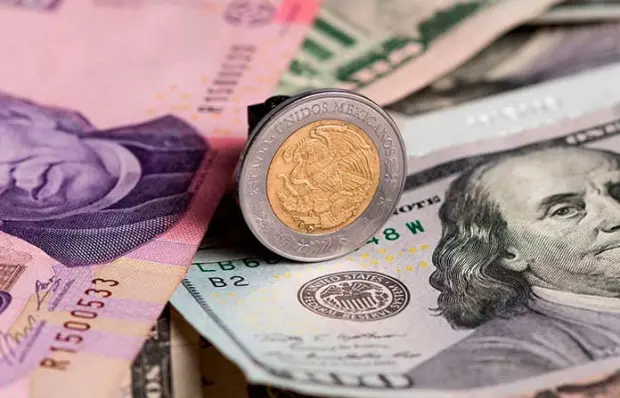 Peso marca nuevo mínimo del año