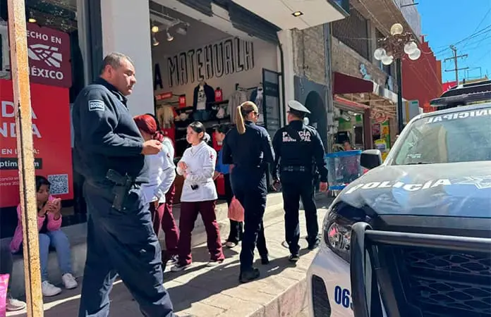 Rescatan un tlacuache en escuela primaria