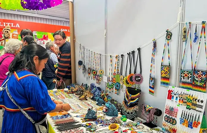 Catorce participa en tianguis de P. Mágicos