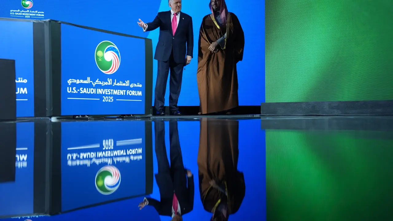 Donald Trump reconoce críticas por inmigración cualificada