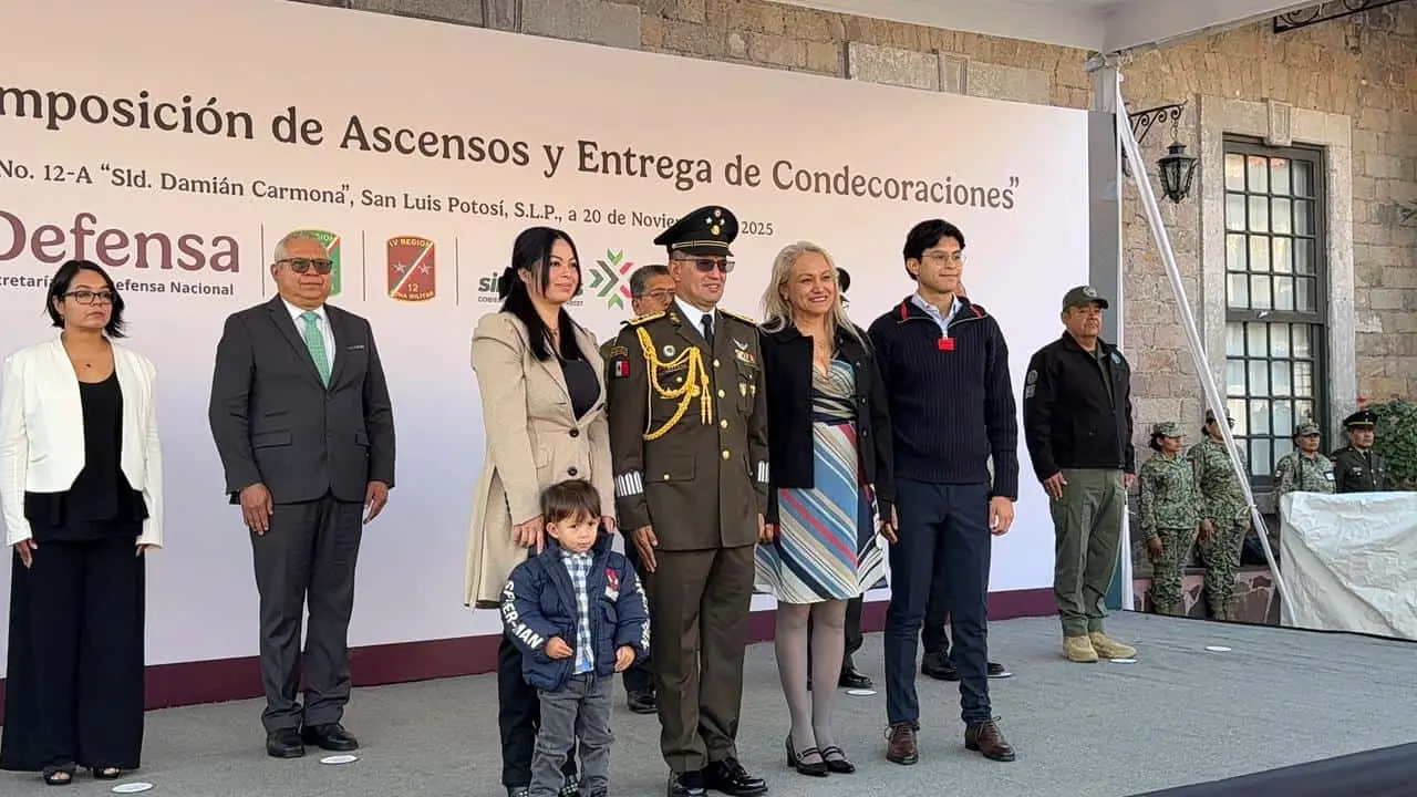 Bernal Benítez obtiene ascenso en ceremonia de Sedena