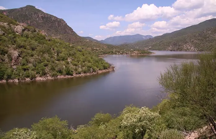 Incierto,  abasto de agua para San Luis