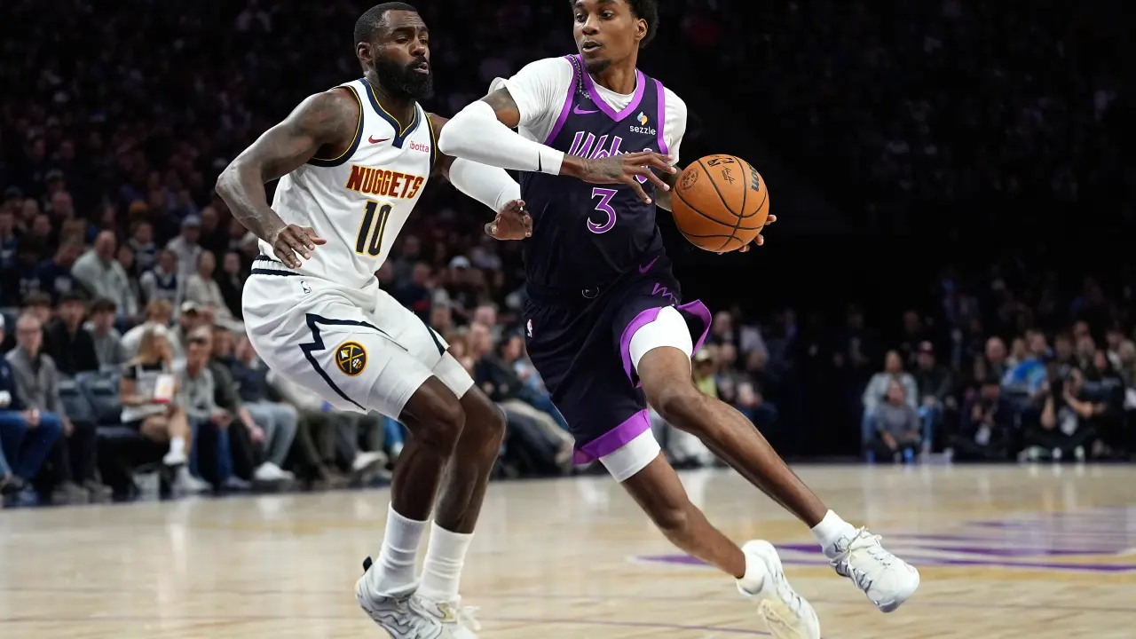 Jaden McDaniels, alero de Timberwolves, fuera por lesión en muñeca izquierda