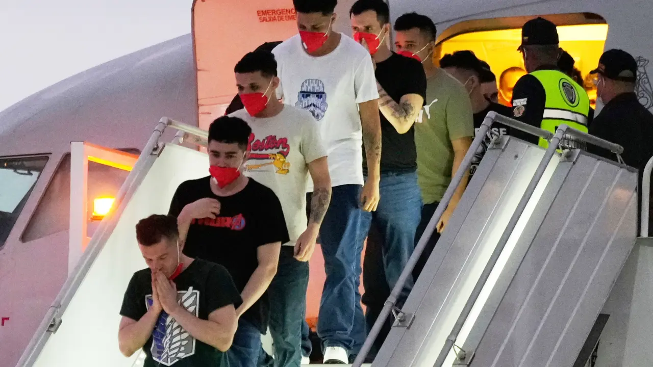 Juez Boasberg avanza en investigación por desacato a aviones de migrantes venezolanos