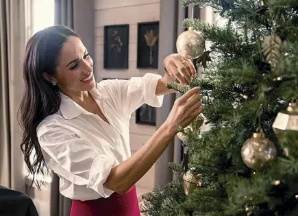 MEGHAN MARKLE CON ESPÍRITU NAVIDEÑO