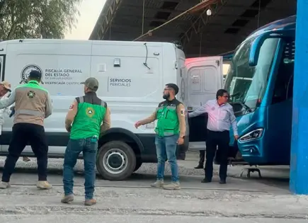 Muere mecánico al ser aplastado por un autobús