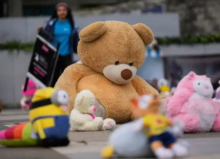 Protesta de juguetes en Colombia por abuso sexual a niños Protesta de juguetes en Colombia por abuso sexual a niños