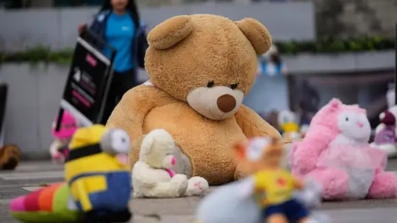 Protesta de juguetes en Colombia por abuso sexual a niños