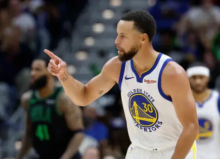 Stephen Curry se ausenta en partido contra Miami Heat por lesión de tobillo