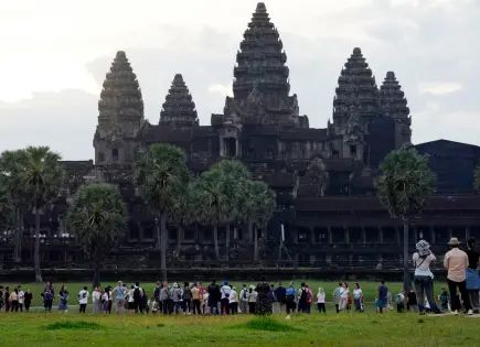 Tragedia en Camboya: autobús cae de un puente dejando 13 muertos