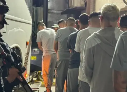 Trasladan a nueve reos de alta peligrosidad al penal federal de Villa Comaltitlán