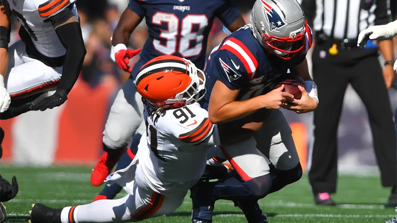 Alex Wright firma millonario contrato con los Browns de Cleveland