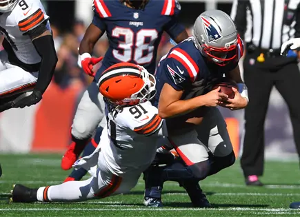 Alex Wright firma millonario contrato con los Browns de Cleveland