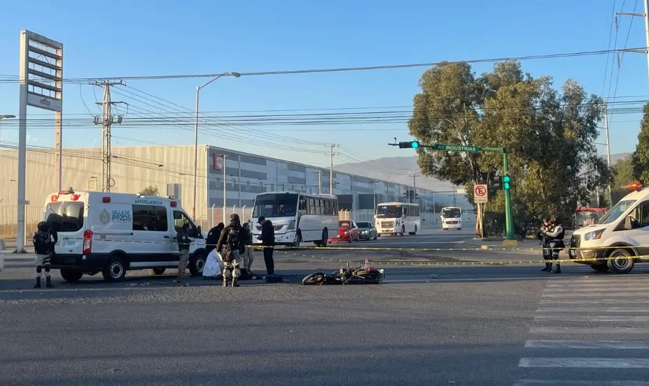 Arrollan a motociclista y muere; el chofer escapa del lugar