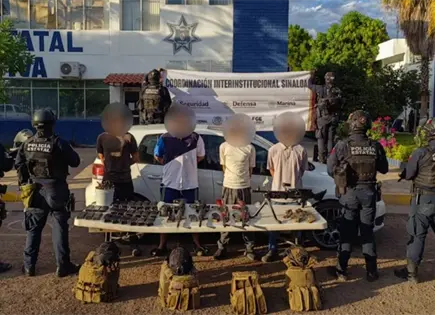 Detienen a cuatro hombres, incluido un menor, con arsenal en fraccionamiento de Culiacán